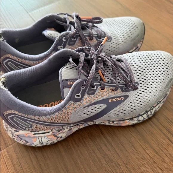 Brooks Women's Gray and Purple Athletic Shoes - Picture 1 of 3